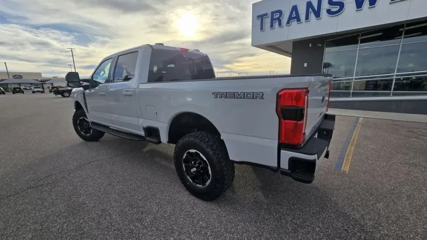 2026 Ford Super Duty F-350 | Photo 6 of 30