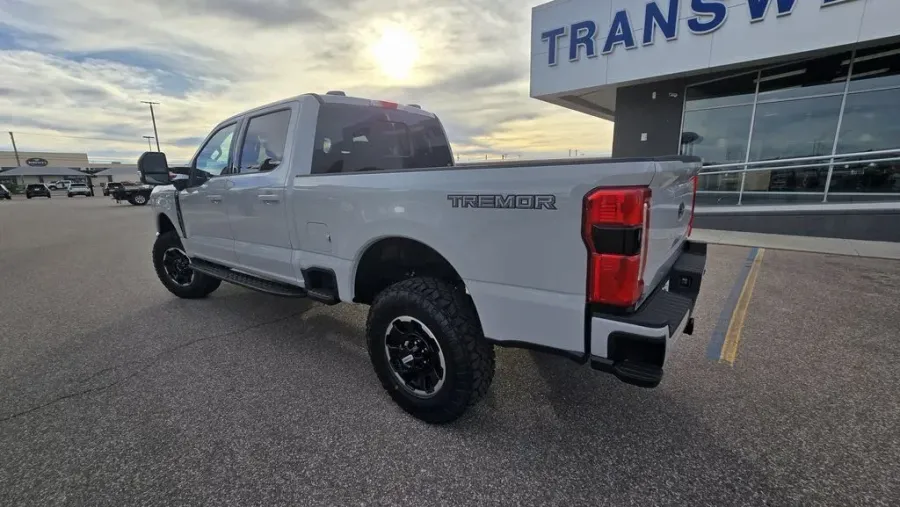 2026 Ford Super Duty F-350 | Photo 6 of 30