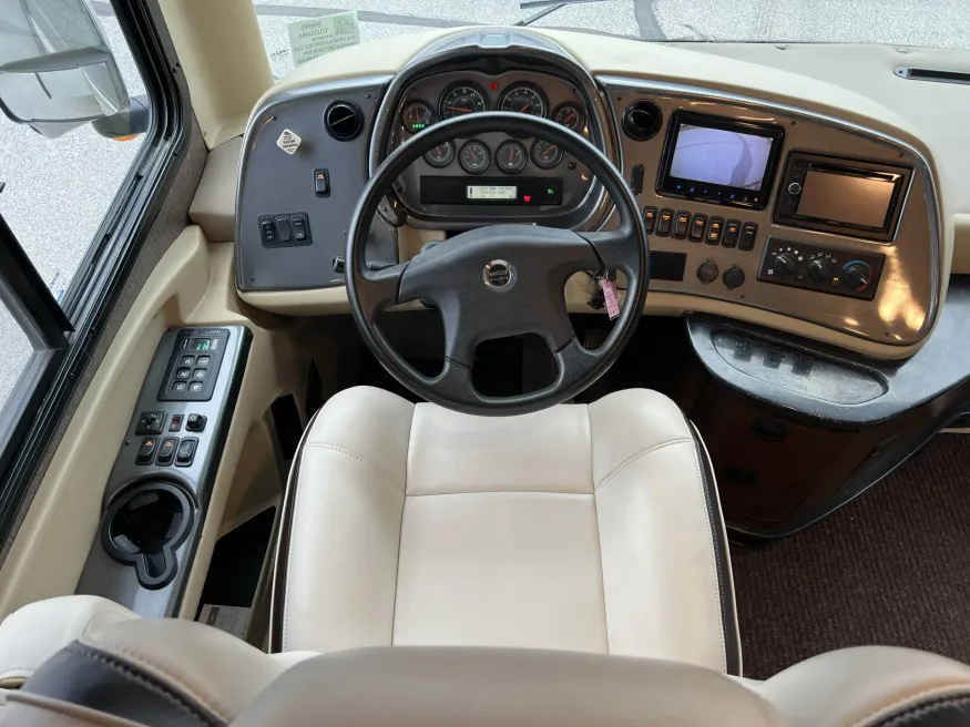 2016 Tiffin Allegro Red 33AA | Photo 9 of 20