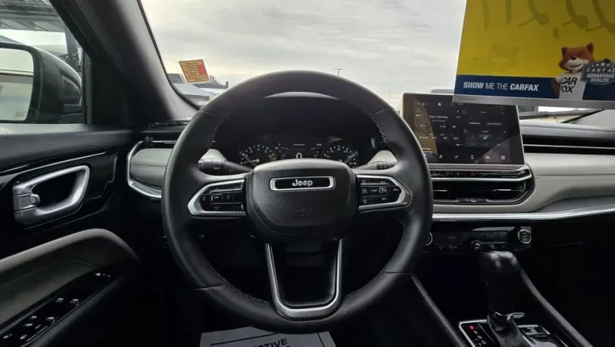 2024 Jeep Compass | Photo 14 of 29