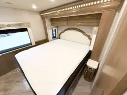 2022 Newmar Bay Star 3626 | Thumbnail Photo 16 of 30