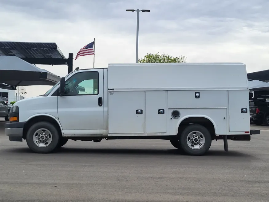 2020 GMC Savana Commercial Cutaway CUTWAY | Photo 3 of 20