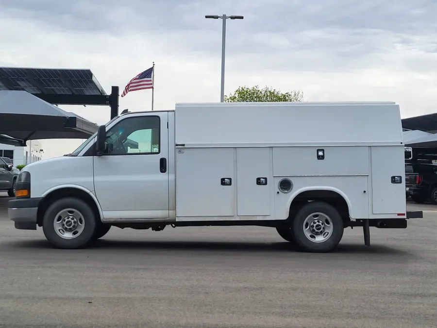 2020 GMC Savana Commercial Cutaway CUTWAY | Photo 3 of 20