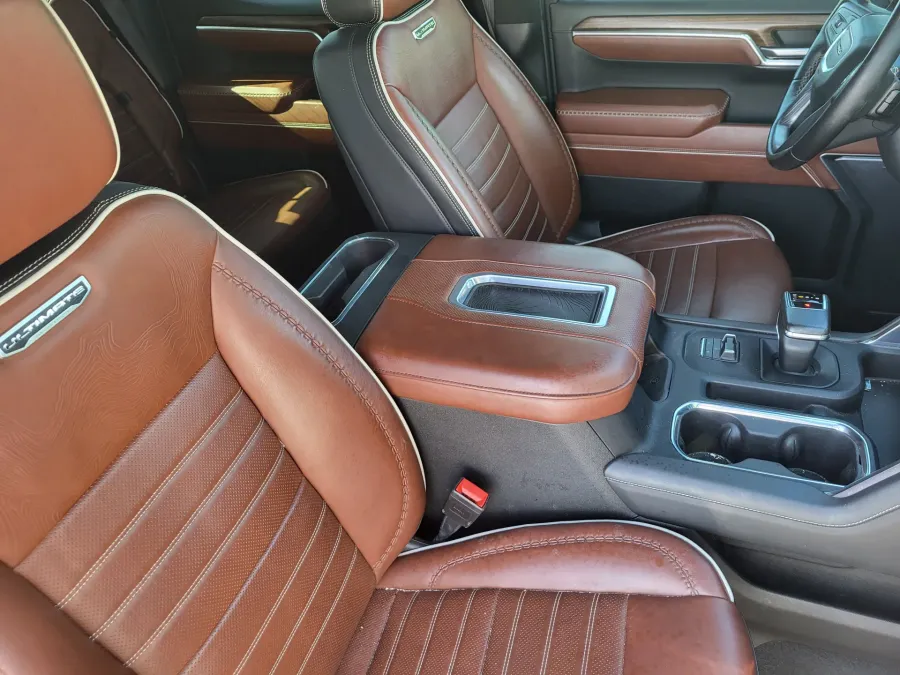 2022 GMC Sierra 1500 Denali Ultimate | Photo 12 of 26