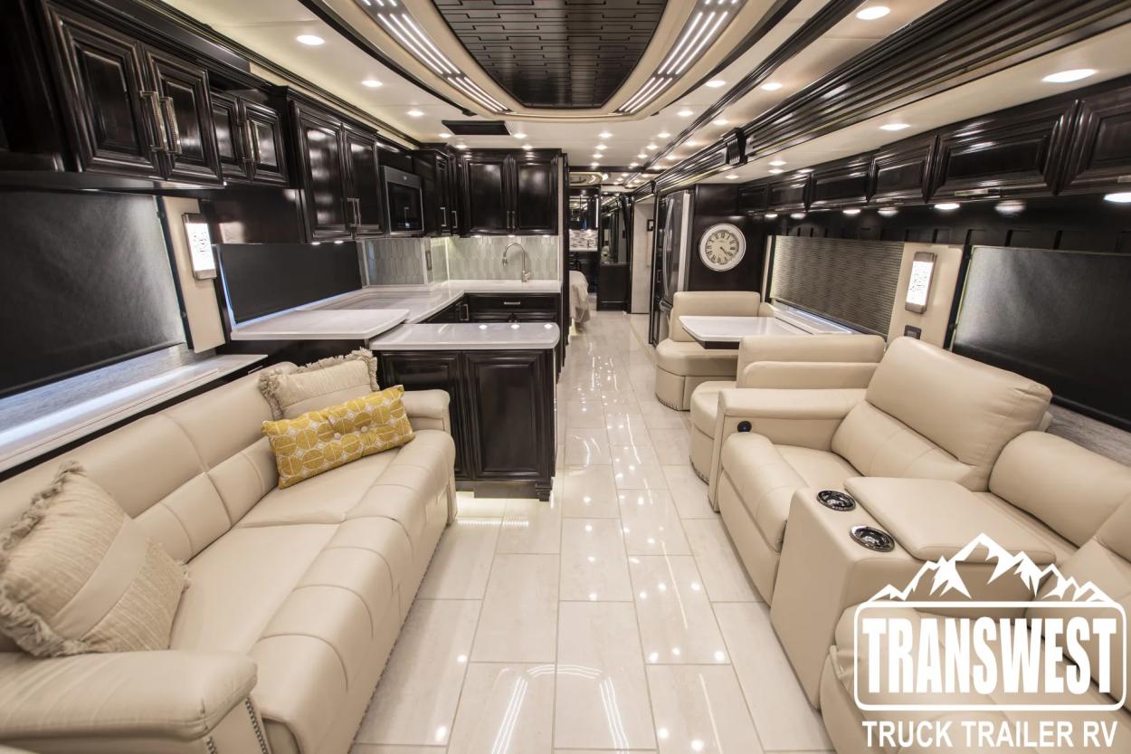 2023 Newmar London Aire 4569 | Photo 2 of 36