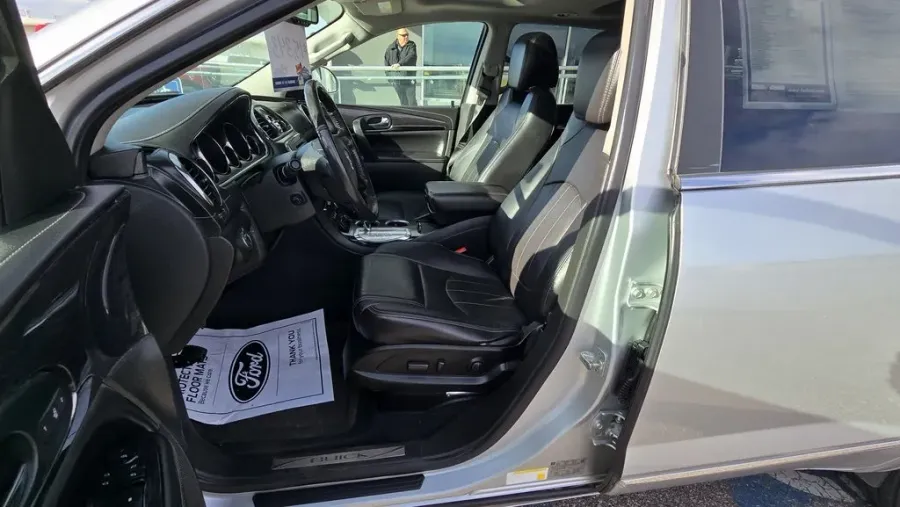 2017 Buick Enclave | Photo 14 of 32