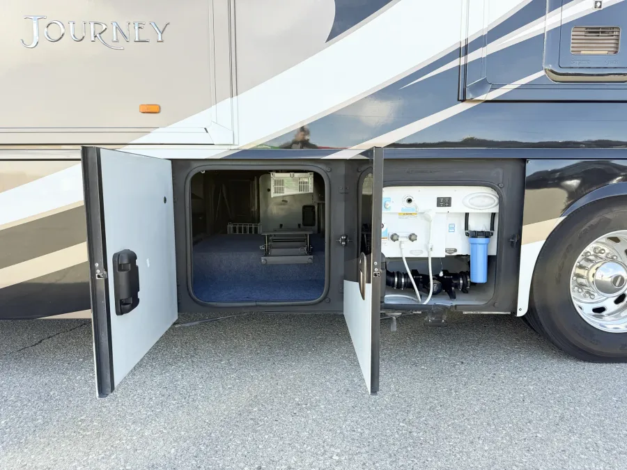 2016 Winnebago Journey 38P | Photo 28 of 30