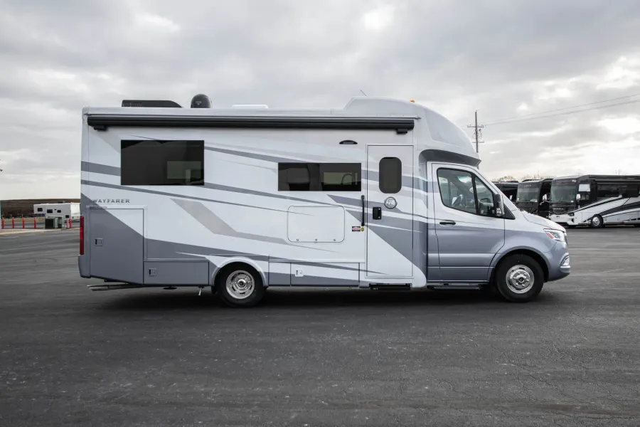 2026 Tiffin Wayfarer 25XLW | Photo 3 of 19