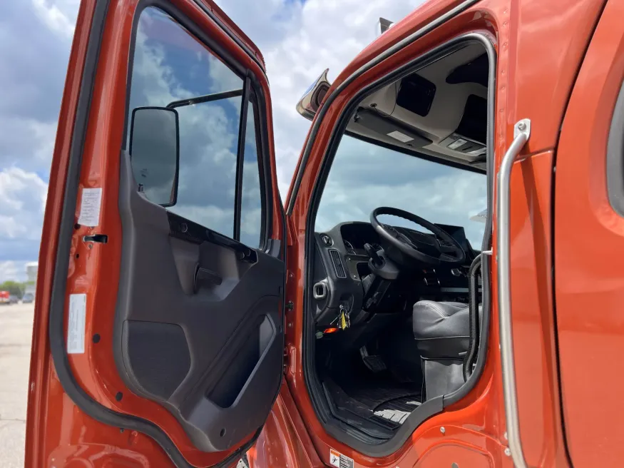 2024 Freightliner M2 106 Bolt | Photo 14 of 33