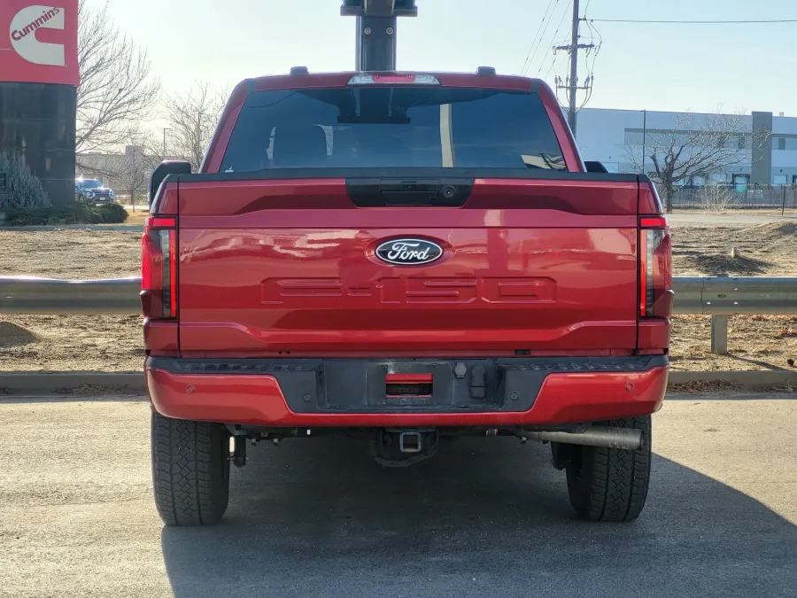 2024 Ford F-150 XLT | Photo 4 of 5