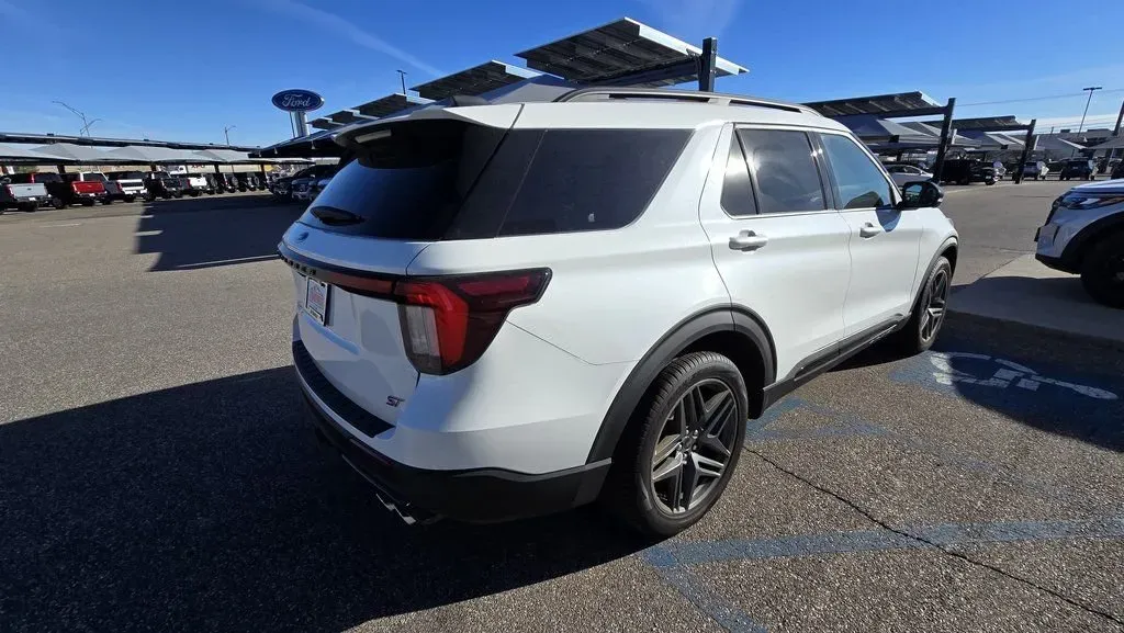 2026 Ford Explorer | Photo 5 of 34