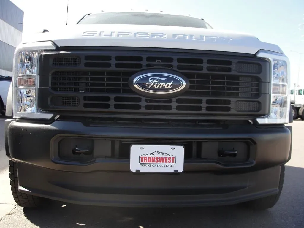 2026 Ford Super Duty F-550 XL | Photo 4 of 16