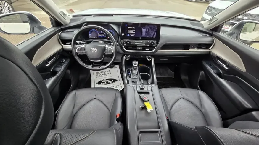 2024 Toyota Grand Highlander | Photo 27 of 33