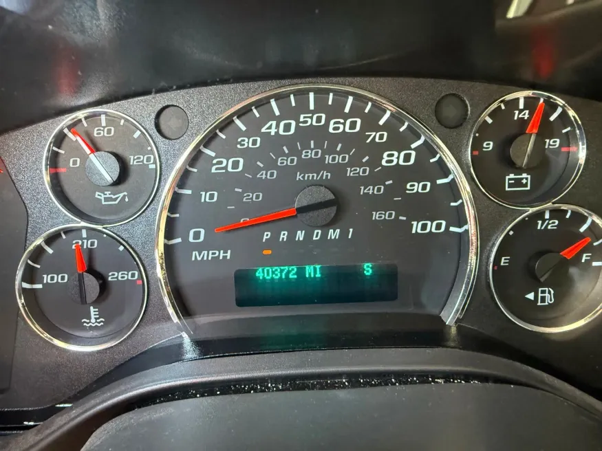 2025 Chevrolet Express 2500 Work Van | Photo 20 of 21