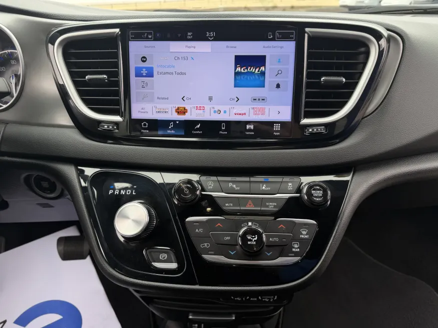 2025 Chrysler Pacifica Select | Photo 14 of 20