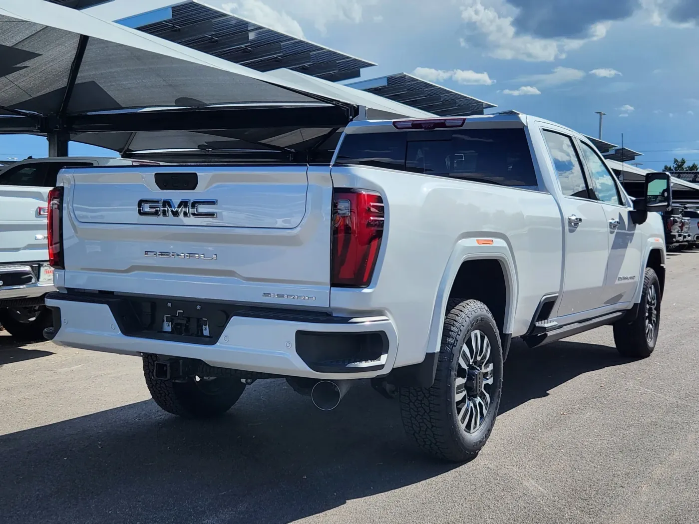 2025 GMC Sierra 3500HD Denali Ultimate | Photo 2 of 29