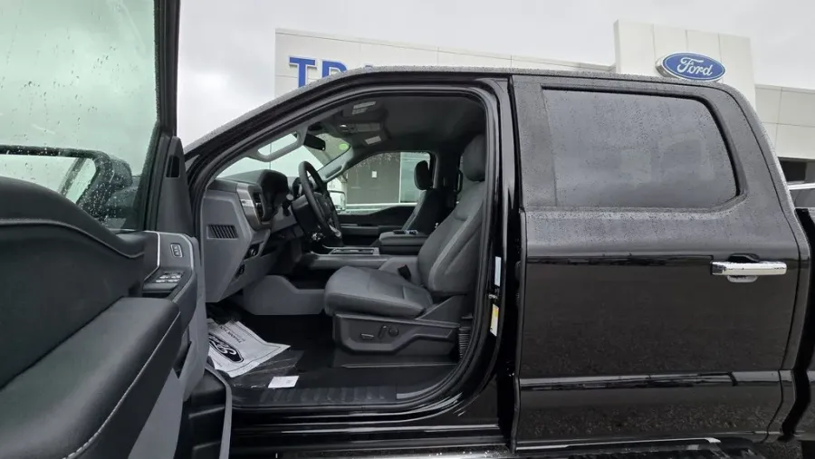 2025 Ford F-150 | Photo 14 of 29