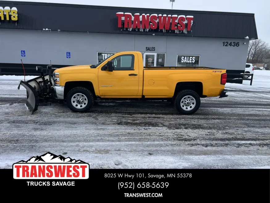 2017 Chevrolet Silverado | Photo 3 of 14