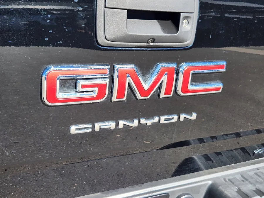 2022 GMC Canyon 4WD AT4 w/Leather | Photo 15 of 31