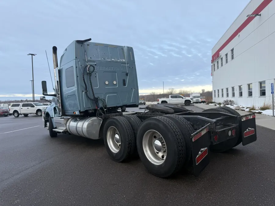 2019 International LT625 | Photo 8 of 15