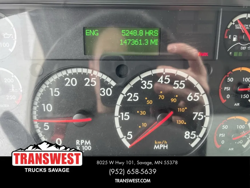 2016 Freightliner M2 106 | Photo 3 of 15