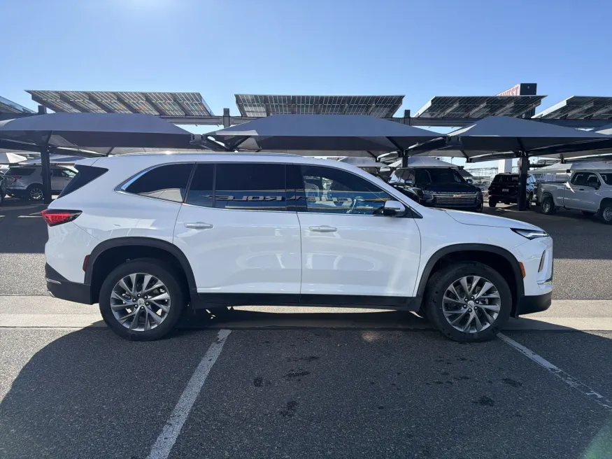 2025 Buick Enclave Preferred | Photo 5 of 23