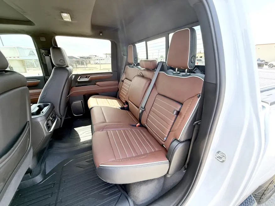2026 GMC 2500 Denali Ultimate | Photo 9 of 23