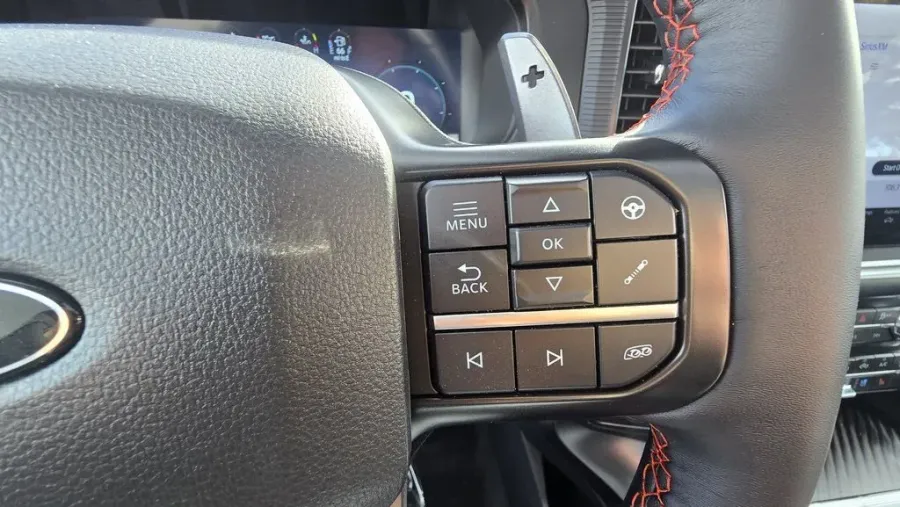 2025 Ford F-150 | Photo 17 of 32