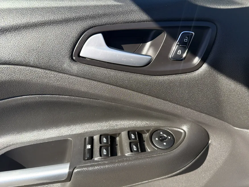 2015 Ford Escape SE | Photo 11 of 19