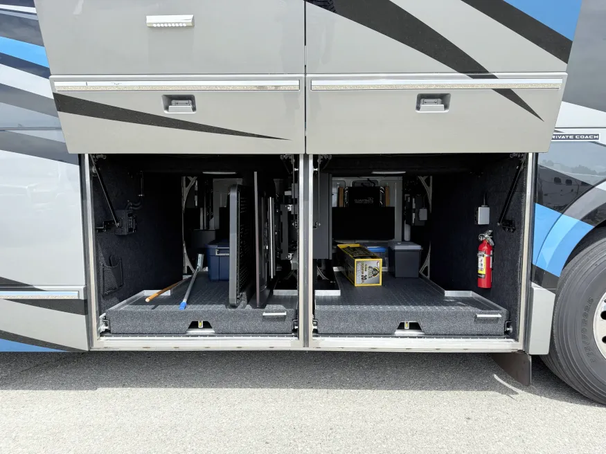 2023 Emerald Prevost H3-45 Triple Slide | Photo 27 of 35