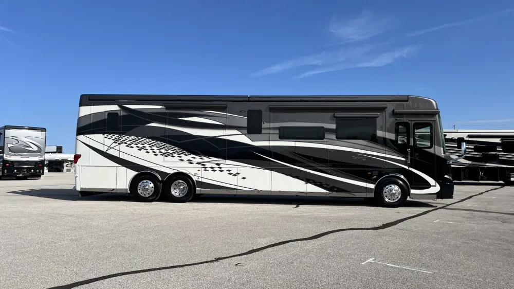 2027 Newmar Essex 4551