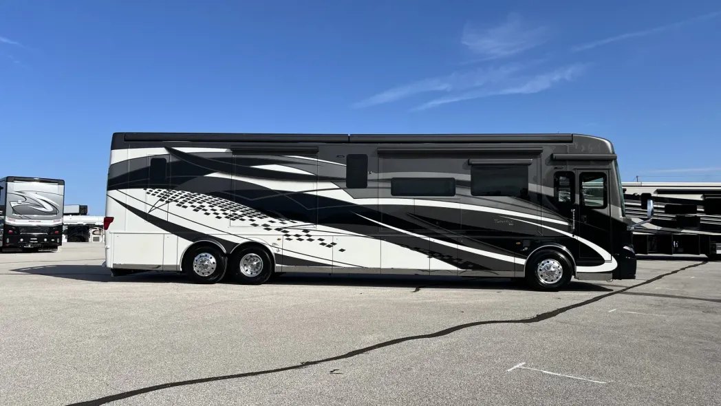 2027 Newmar Essex 4551 