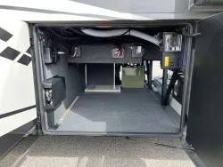 2027 Newmar Essex 4551 | Thumbnail Photo 32 of 39