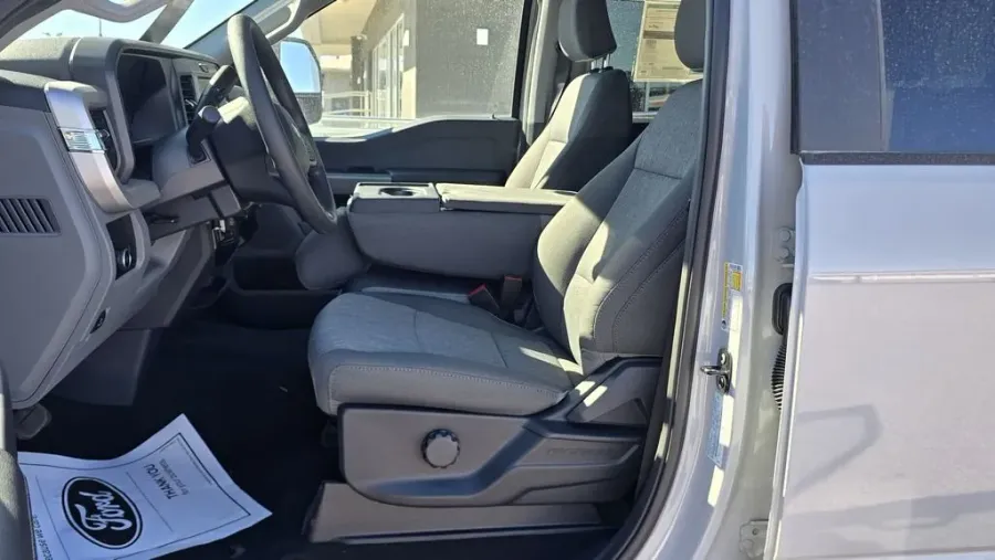 2026 Ford Super Duty F-350 | Photo 15 of 31