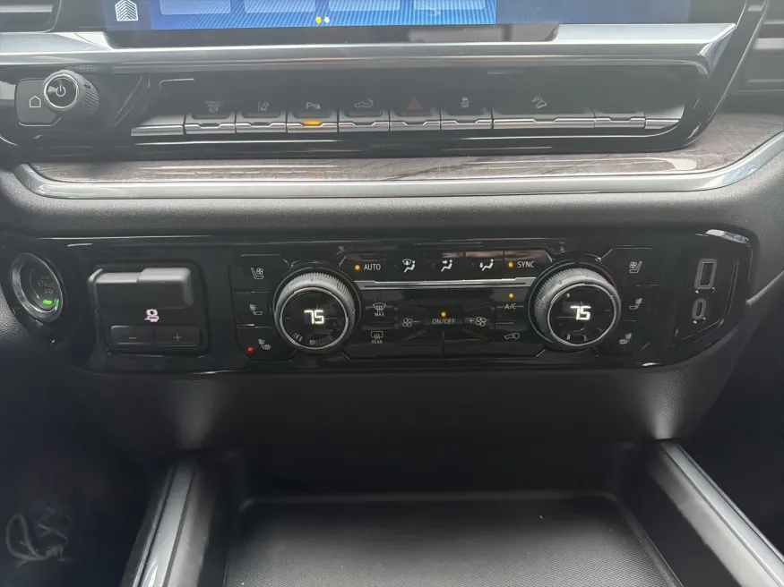 2026 Chevrolet Silverado 3500HD LTZ | Photo 17 of 22