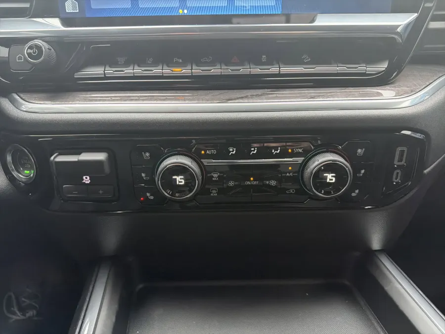 2026 Chevrolet Silverado 3500HD LTZ | Photo 17 of 22