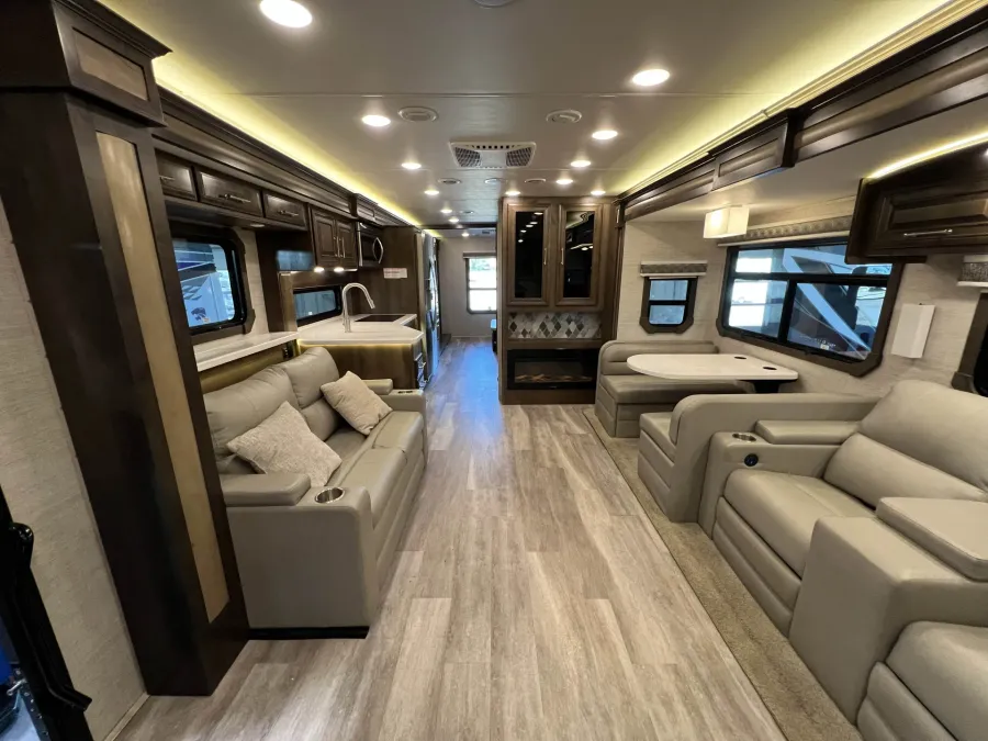 2022 Entegra Accolade 37M | Photo 3 of 19