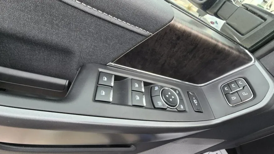 2026 Ford Super Duty F-350 | Photo 16 of 36