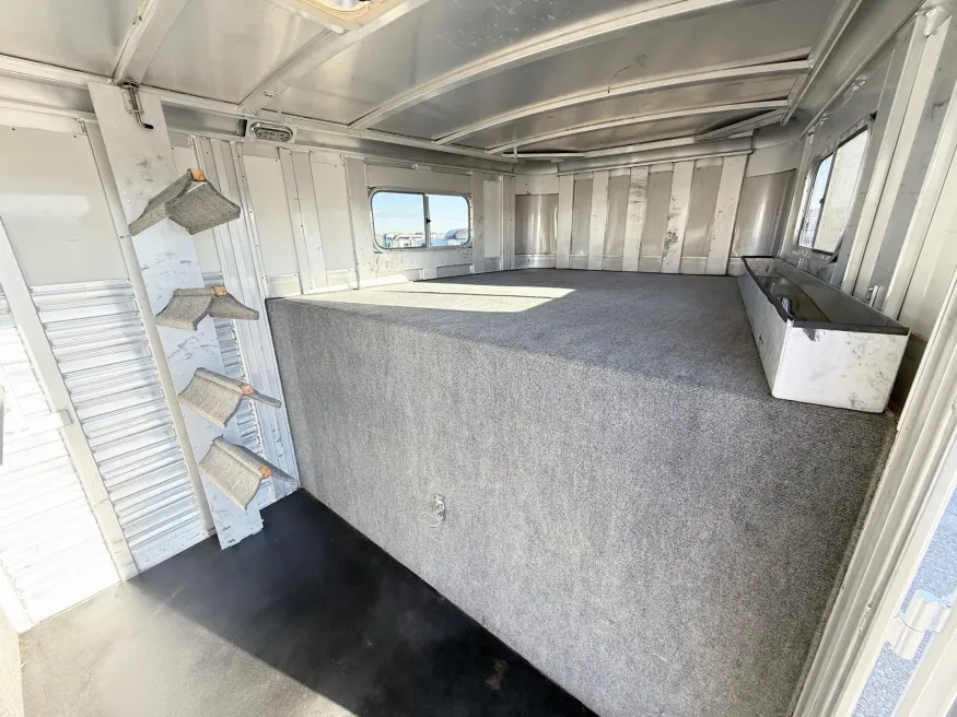 2020 Platinum Coach 5HGN | Photo 4 of 15
