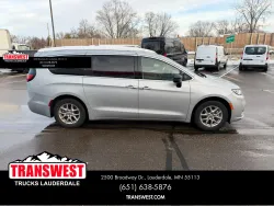 2024 Chrysler Pacifica Touring L | Thumbnail Photo 5 of 24