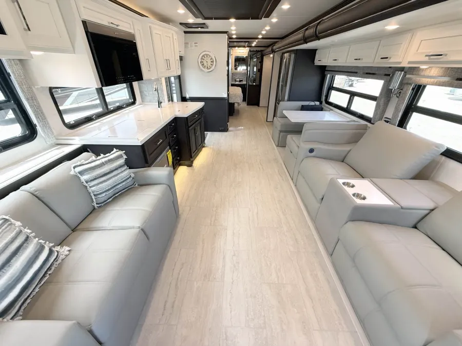 2026 Newmar Supreme Aire 4505 | Photo 4 of 30