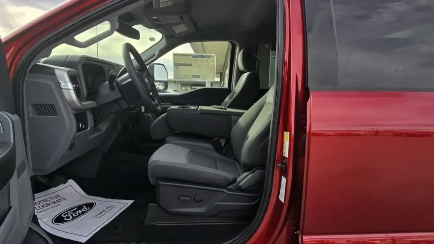 2026 Ford Super Duty F-350 | Photo 14 of 29