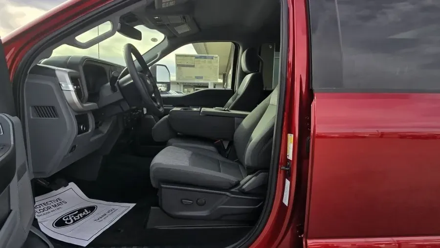 2026 Ford Super Duty F-350 | Photo 14 of 29