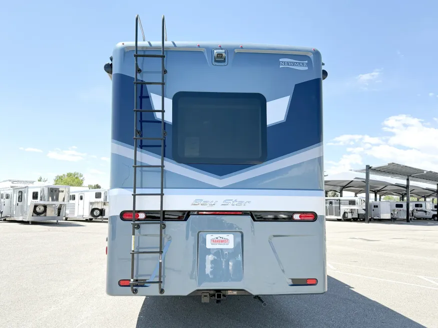 2027 Newmar Bay Star 3640 | Photo 21 of 31
