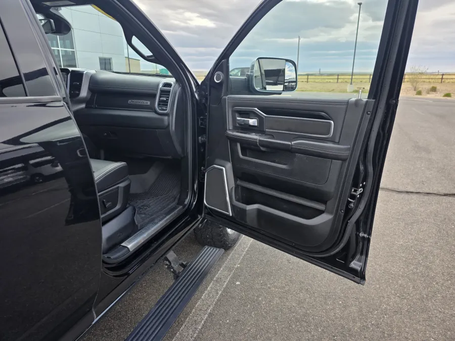 2022 RAM 2500 Laramie | Photo 16 of 27