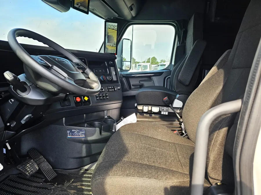 2026 Freightliner PJ126SLP | Photo 13 of 45