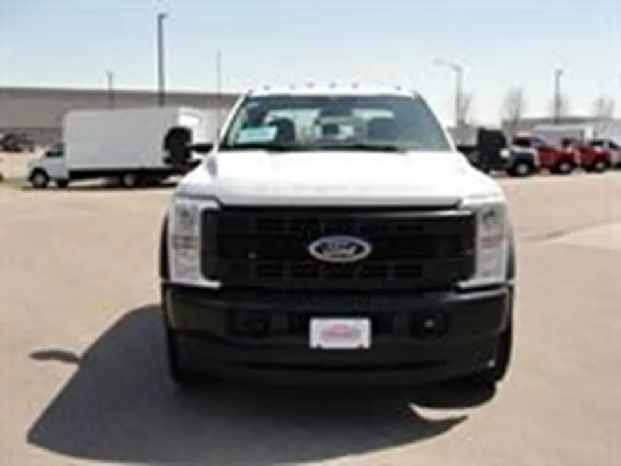 2025 Ford F-550 | Photo 5 of 10
