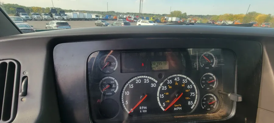 2007 Sterling LT9500 | Photo 12 of 14