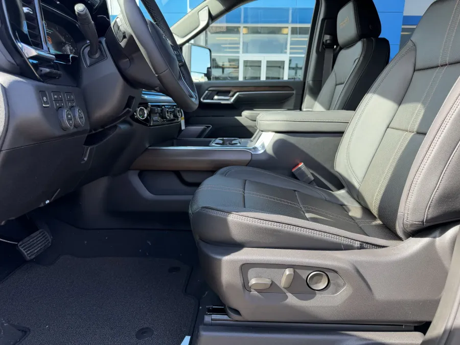 2026 Chevrolet Silverado 3500HD High Country | Photo 14 of 22