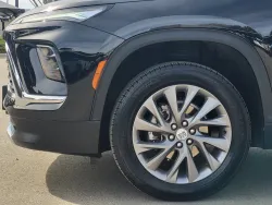 2025 Buick Enclave Preferred | Thumbnail Photo 8 of 24